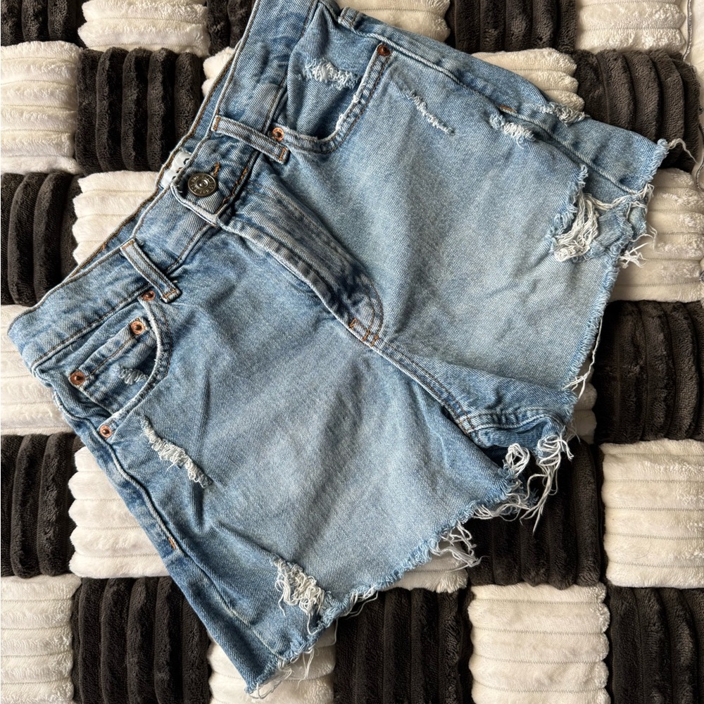BDG • SHORTS
Women • Size 26" • Excellent condition